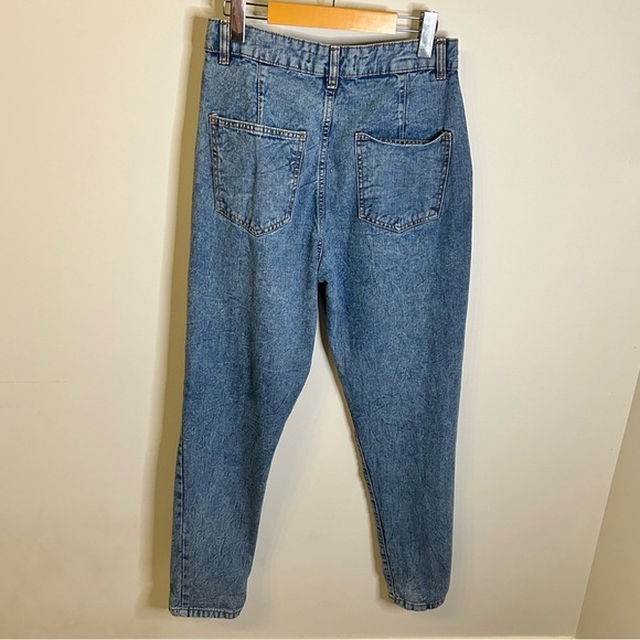 Refuge | Medium Wash Mom Jean | Pleated & High rise| Size 5 (27) - Picture 4 of 7